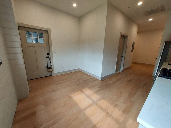 5th image of 1828 Westminster St APT 7