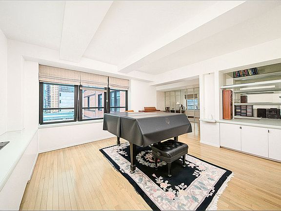 3rd image of 43 W 61st St APT 10E