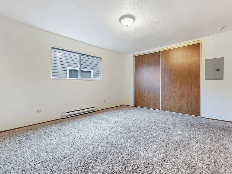 Applegate Apartments — Photo 10