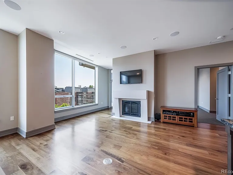100 Detroit St #403 — Photo 9
