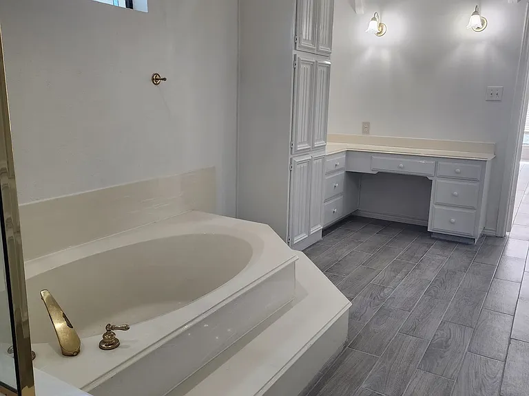 2318 Southbay Cir — Photo 12