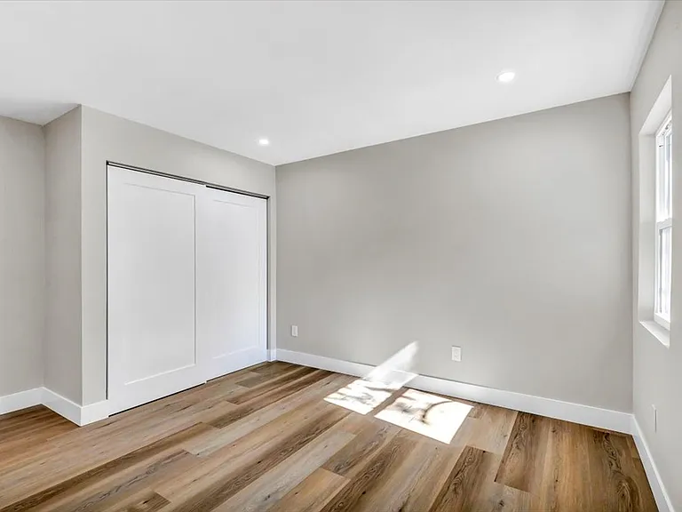 525 Lamara Way NE — Photo 14