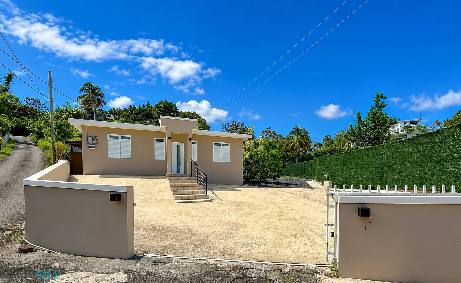 4 bed, 2.0 bath, 2000 sqft, $3,500 — Photo 2