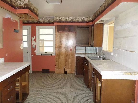 5th image of 441 Arcade Ave