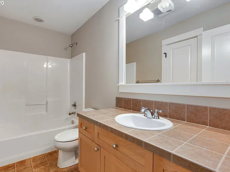 11488 SW Lomax Ter — Photo 13