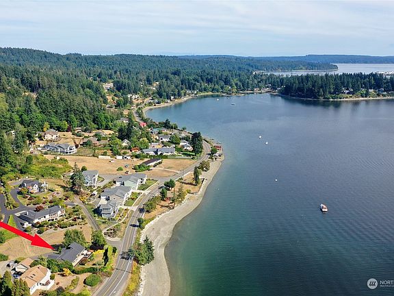 4th image of 17630 Fjord Drive NE