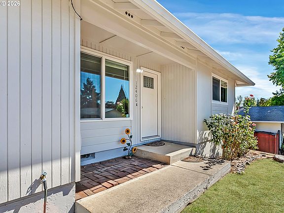 4th image of 12406 SE Sequoia Ave