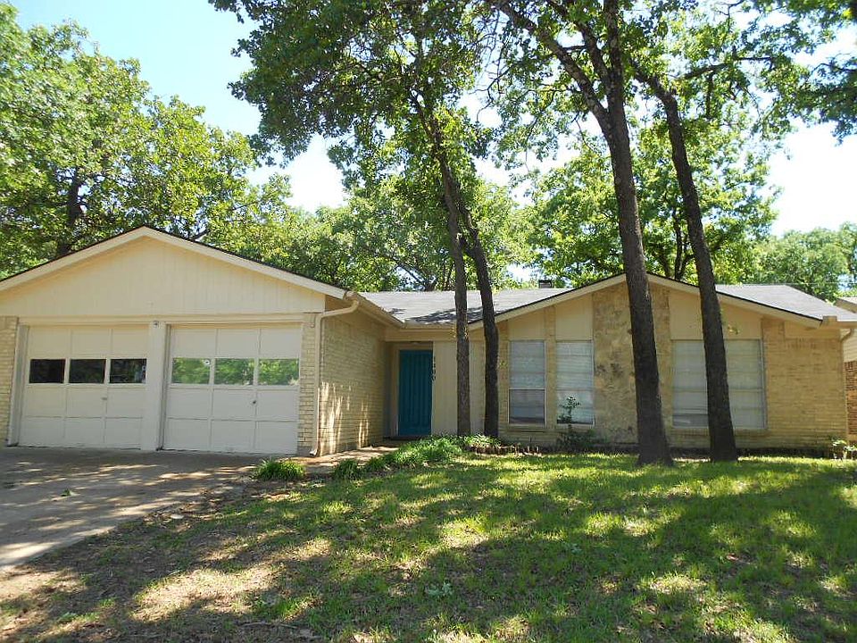 Large front yard and back