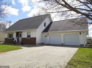 1216 Parkside Dr, Marshall, MN 56258