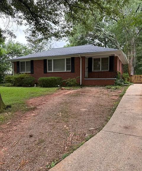 2174 Trailwood Dr SE — Photo 1
