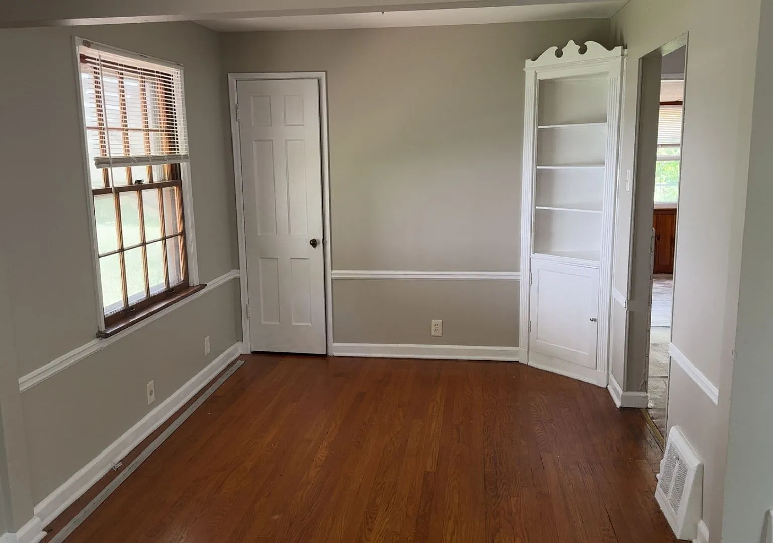 Delightful 2-bedroom, 1-bathroom single-family home — Photo 4