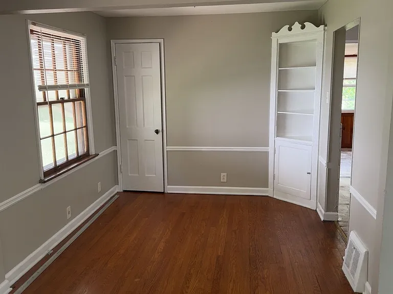 1906 Bainbridge Dr — Photo 4