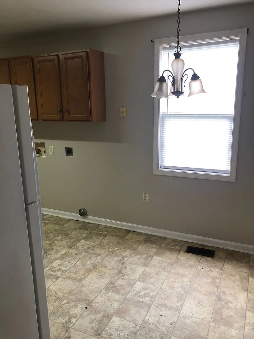 803 Dixon Avenue — Photo 3