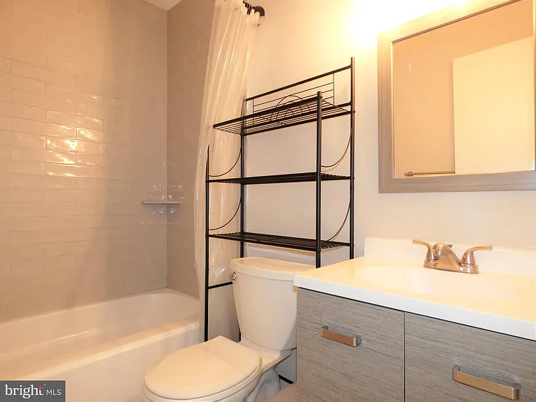 4128 Hamlin Ct — Photo 41