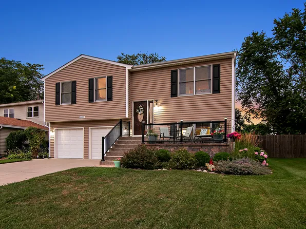 20517 S Acorn Ridge Dr, Frankfort, IL 60423