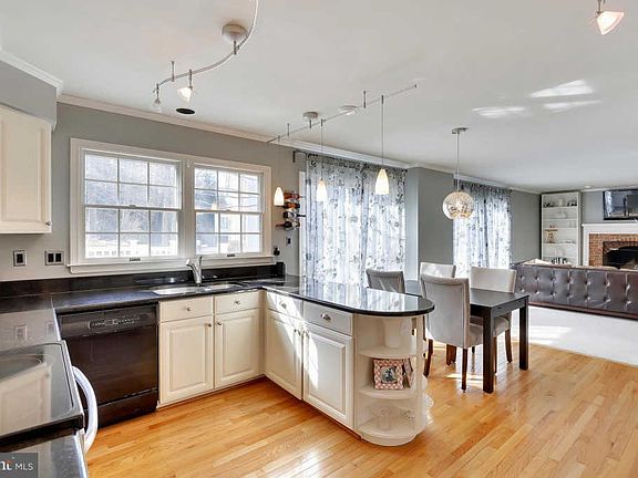 5th image of 8284 Highglade Ct