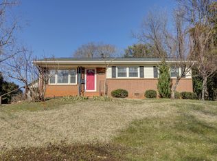 1717 Starbrook Dr, Charlotte, NC 28210