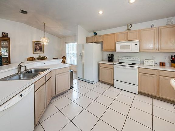 5th image of 23141 Emerson Way