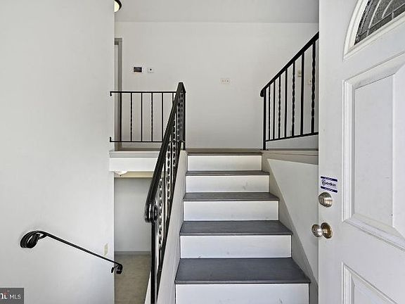 5th image of 2021 Hanover Blvd