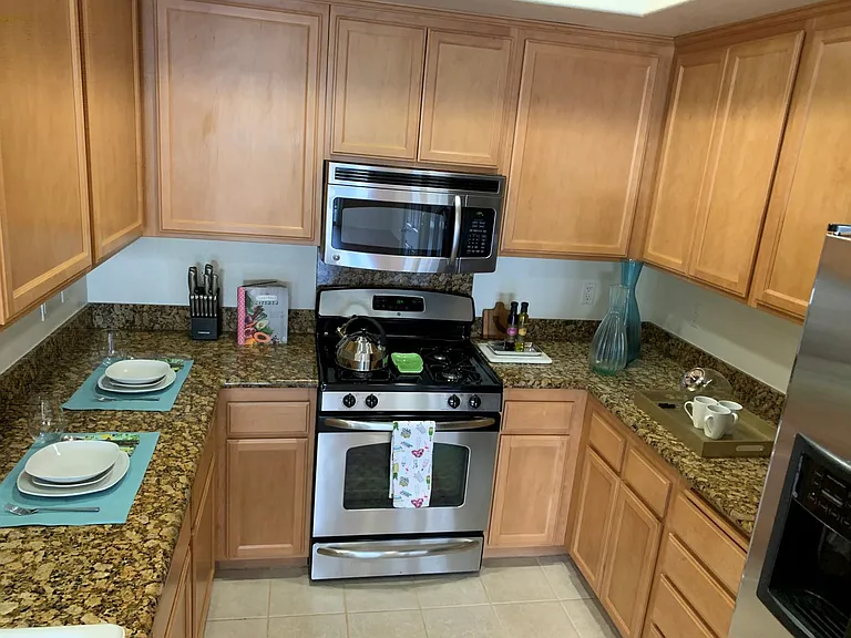 Glenoaks Villas — Photo 20