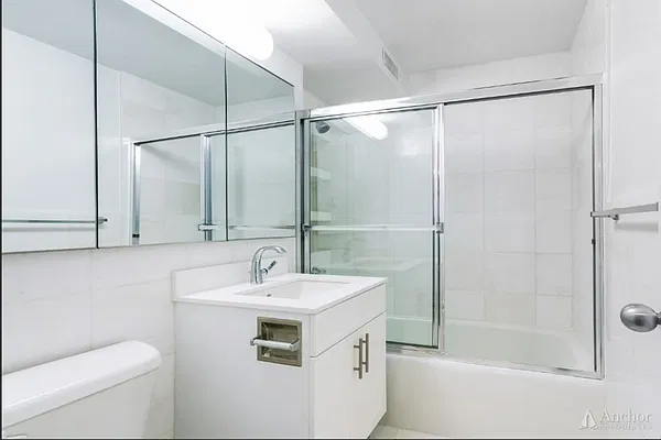 Rented by Anchor Associates | media 7
