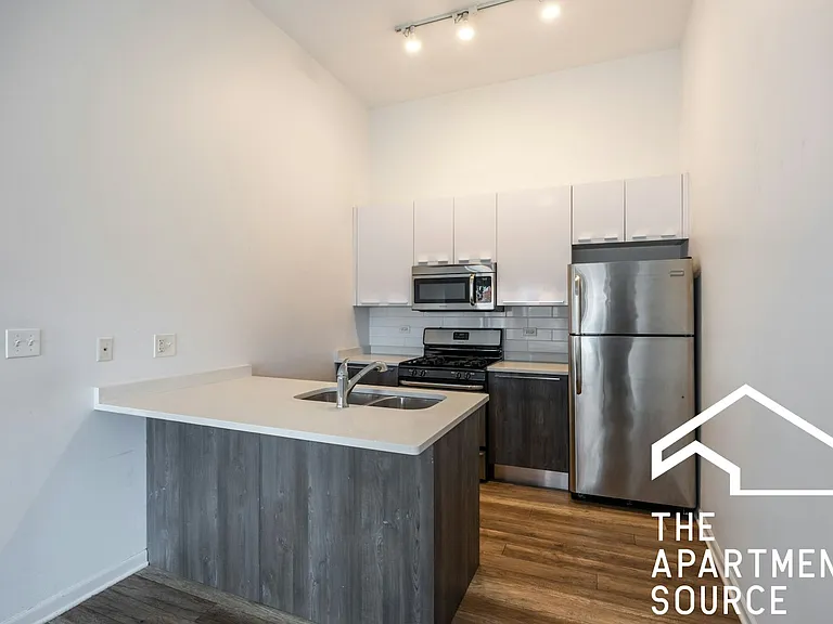 2700 W North Ave #303 — Photo 5