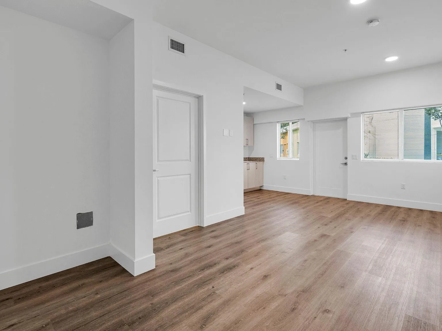 Studio, 1.0 bath, 4335 sqft, $1,519 — Photo 3