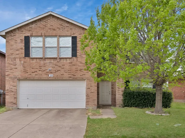 9208 Garden Springs Dr, Fort Worth, TX 76123