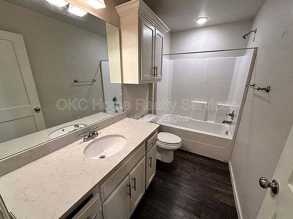 3rd image of 415 Summit Ridge Dr