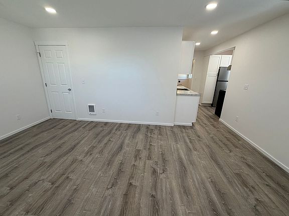 4th image of 832 1/2 Methow St