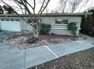 2869 Charing Rd, Columbus, OH 43221