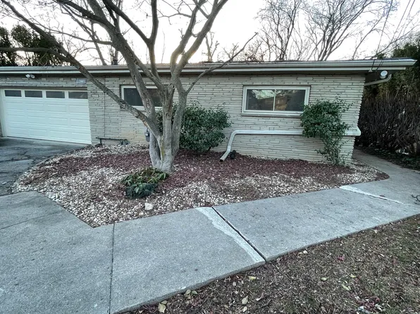 2869 Charing Rd, Columbus, OH 43221