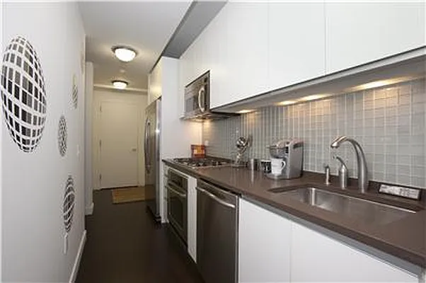 Sold by R New York | media 15