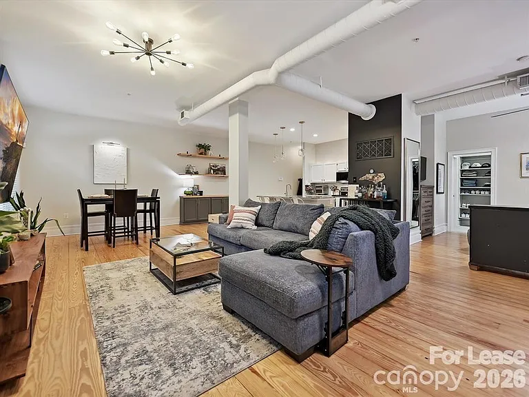 404 N Laurel Ave #11 — Photo 6