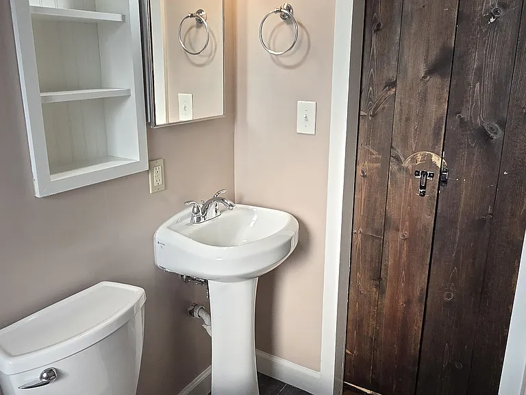 4836 Pratt St — Photo 10