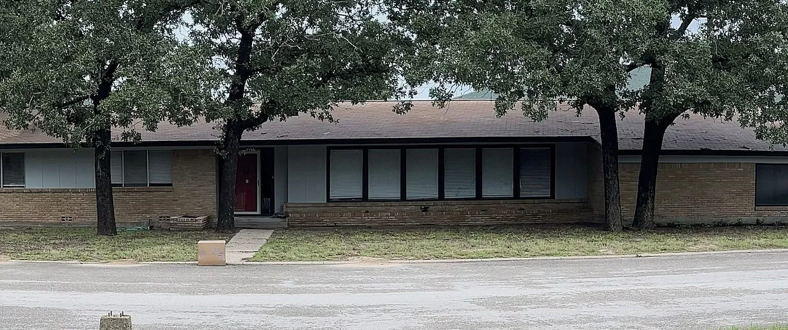 4 bed, 2572 sqft, $2,150 — Photo 1