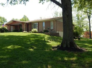 502 Kenilworth Ln, Ballwin, MO 63011