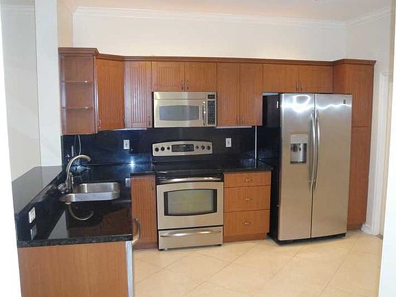 3rd image of 1904 Madeira Dr