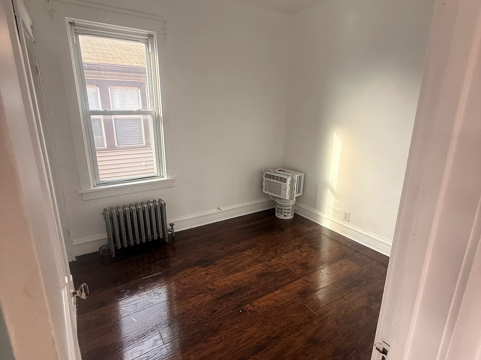 3 bed, 1300 sqft, $1,400 — Photo 3
