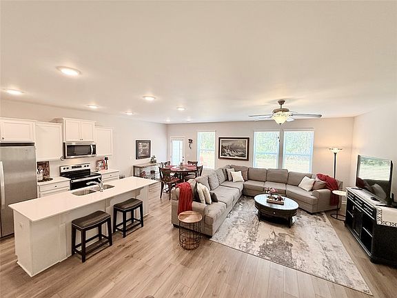 2nd image of 3173 Raiden Cir