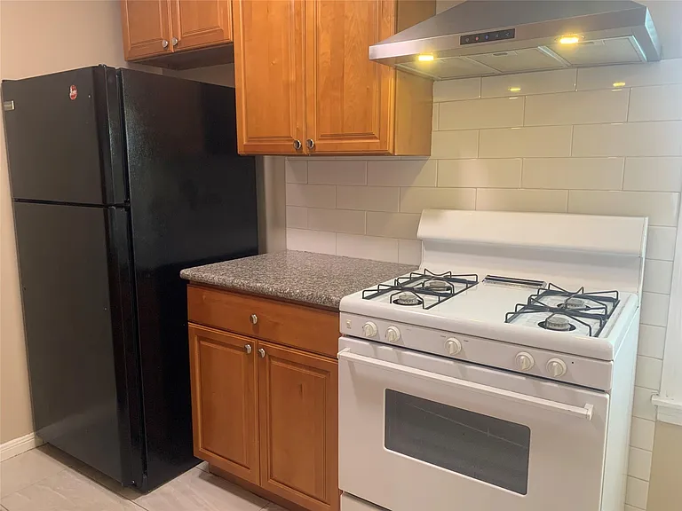 307 Avondale St #2.5 — Photo 9