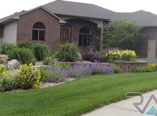 5702 S Prairie View Ct, Sioux Falls, SD 57108