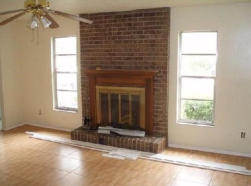 4th image of 2430 Franklin Dr
