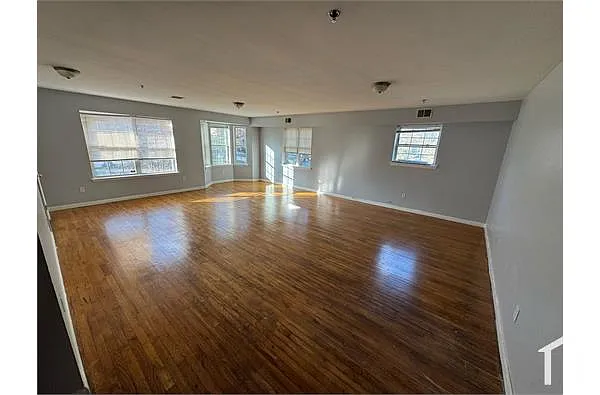 Building Photo - 224 N Arlington Ave #1