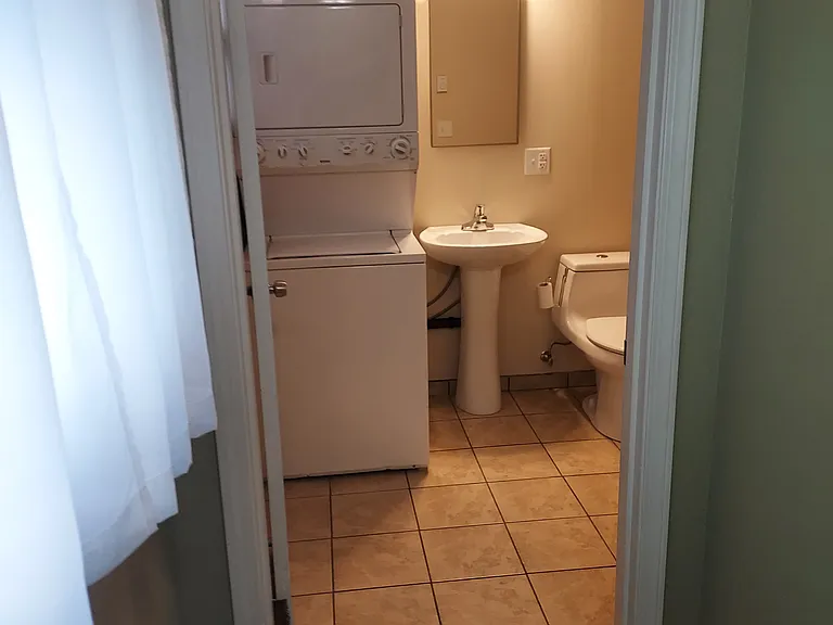 full bath with washer/dryer