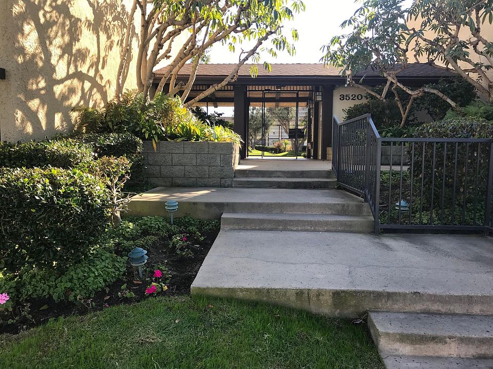 Front entryway landscaping