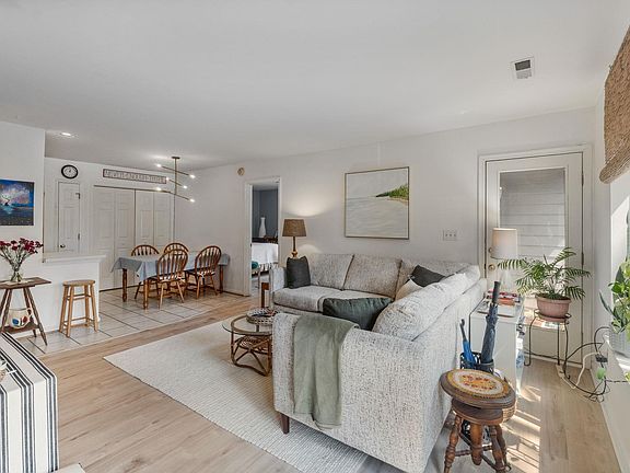 5th image of 1 Ridgeview Cir