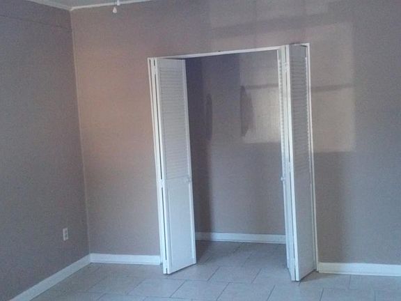 2nd image of 4161 Yorkshire Ln