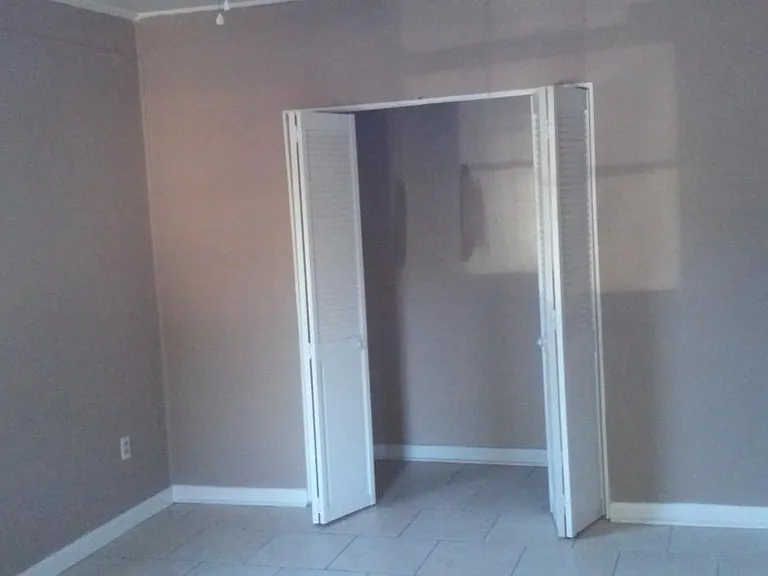 4161 Yorkshire Ln — Photo 2