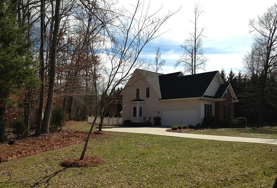 2nd image of 207 Ingonish Dr
